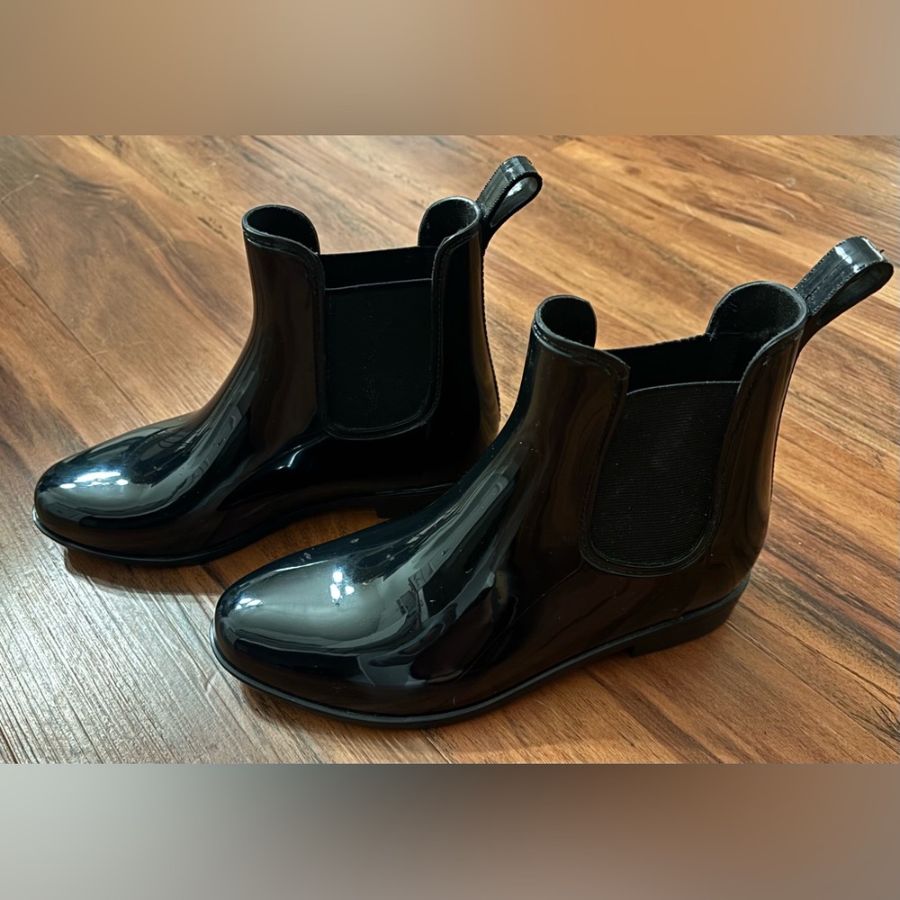 Women’s Black Glossy Chelsea Rain Boots